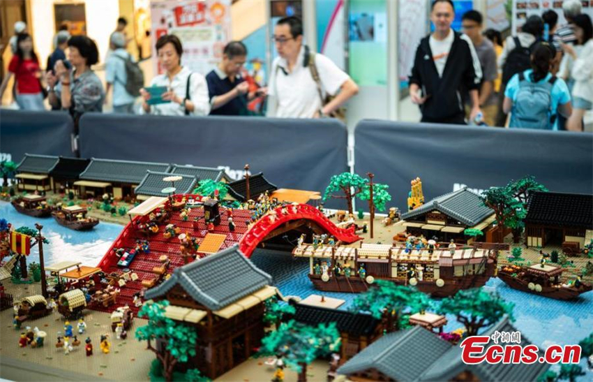 Maior LEGO do mundo 'Ao longo do Rio Durante o Festival de Qingming' é exibido em Hong kong