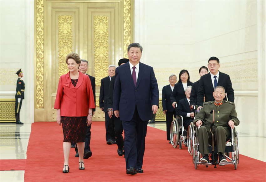 Xi Jinping concede medalhas e títulos honorários nacionais