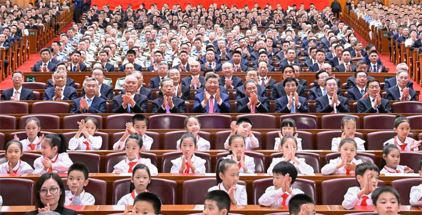 Realizado concerto marcando 75º aniversário de fundação da República Popular da China