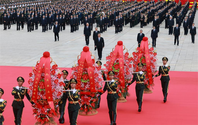 Xi Jinping homenageia heróis falecidos no Dia dos Mártires