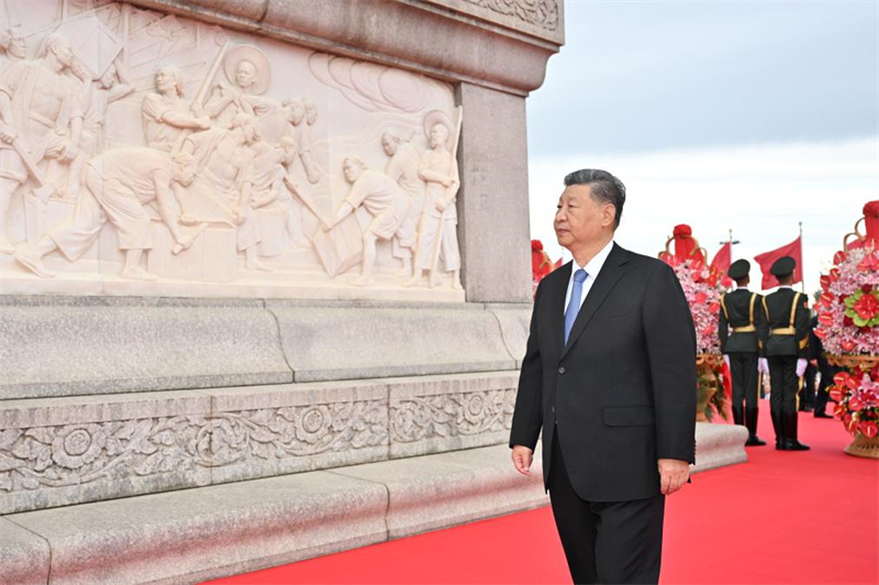 Xi Jinping homenageia heróis falecidos no Dia dos Mártires