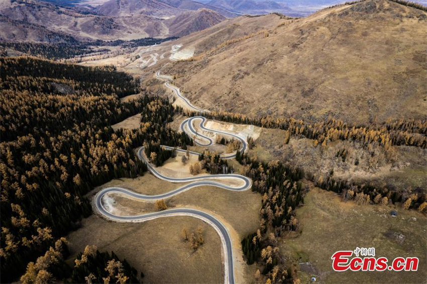 Estrada Altay-Hemu entra em operação experimental em Xinjiang