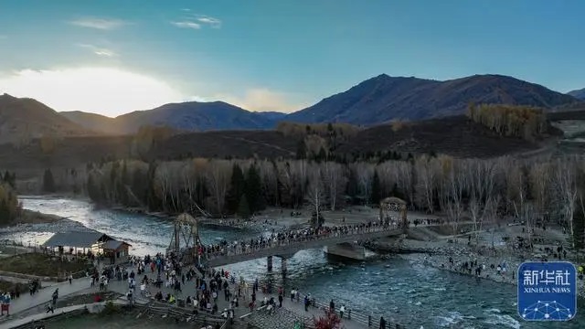 Xinjiang se torna um destino popular entre turistas estrangeiros durante o feriado do Dia Nacional