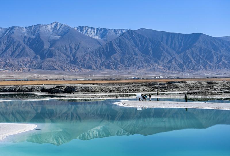 Lago Esmeralda em Qinghai atrai turistas