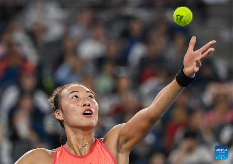 Aryna Sabalenka derrota Zheng Qinwen, vencendo Wuhan Open