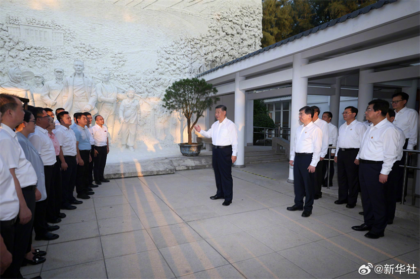 Xi Jinping visita salão memorial de Gu Wenchang