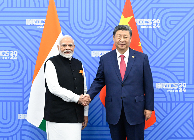 Xi Jinping reúne-se com primeiro-ministro indiano Narendra Modi