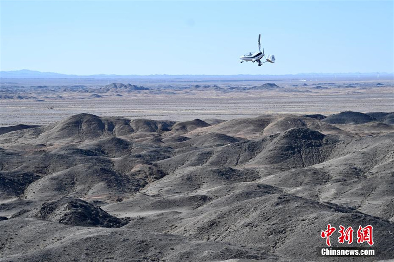 Gansu com equipe policial aérea inovadora no deserto Gobi