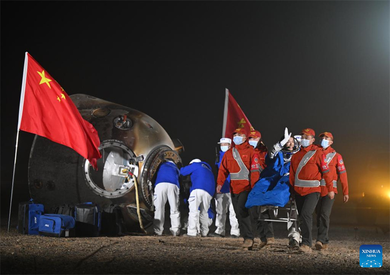 Shenzhou-18: astronautas chineses regressam à Terra em segurança