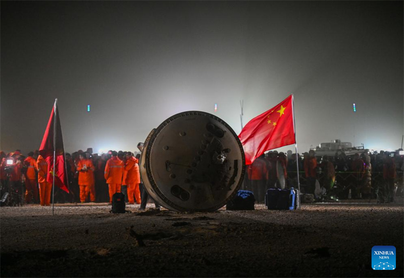 Shenzhou-18: astronautas chineses regressam à Terra em segurança