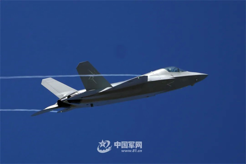 Caça furtivo da China J-35A realiza voo de demostração no Airshow China 2024