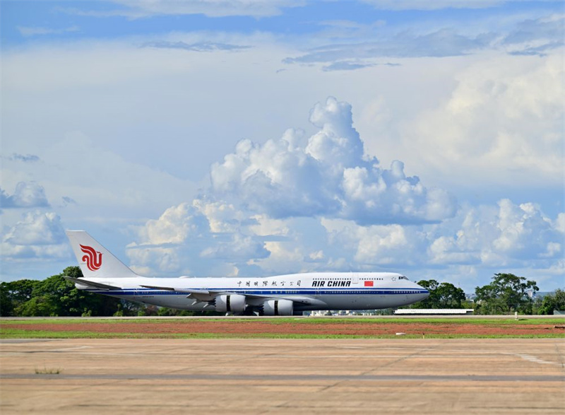 Xi Jinping chega a Brasília para visita de Estado ao Brasil