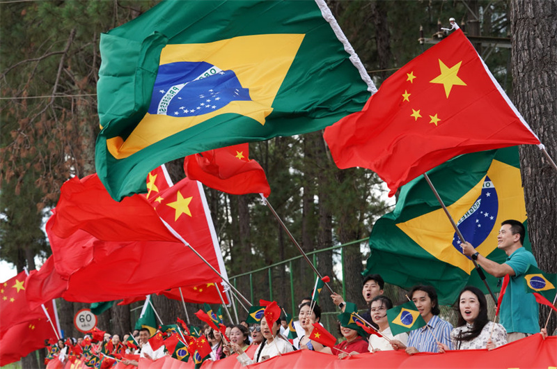 Xi Jinping chega a Brasília para visita de Estado ao Brasil