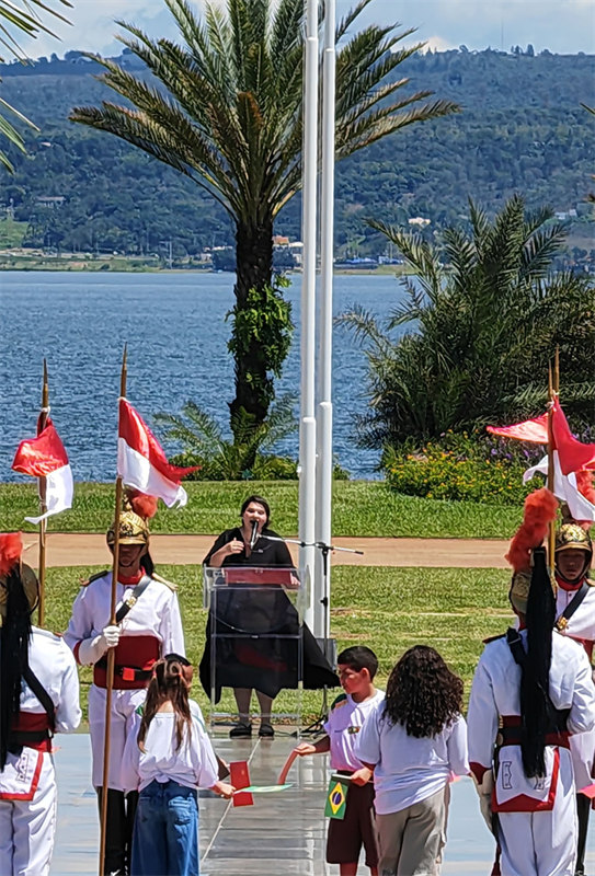 Xi Jinping participa da cerimônia de boas-vindas realizada pelo presidente brasileiro