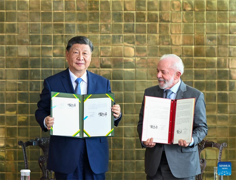 China e Brasil decidem elevar laços na reunião entre Xi Jinping e Lula