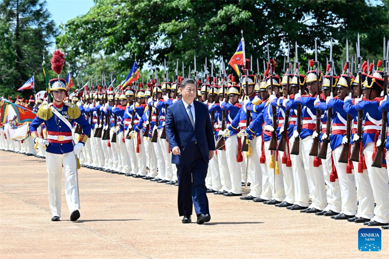 China e Brasil decidem elevar laços na reunião entre Xi Jinping e Lula