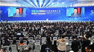 Wuzhen: cúpula da Conferência Mundial da Internet com foco no futuro digital centrado nas pessoasA cúpula da Conferência Mundial da Internet (WIC) de 2024 começou na manhã de quarta-feira, na antiga cidade de Wuzhen, destacando os esforços para construir um futuro digital centrado nas pessoas. 