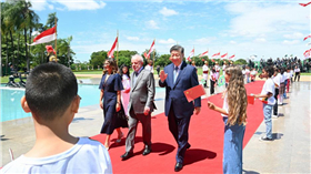 Xi Jinping é recebido em Brasília com canção chinesa