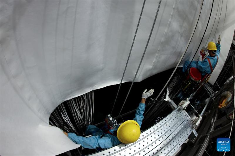 Observatório Subterrâneo de Neutrinos de Jiangmen em construção