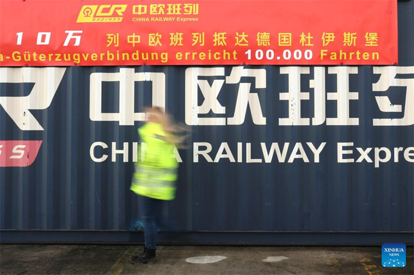 Serviço de trem de carga China-Europa atinge marco com a chegada do 100.000º trem na Alemanha