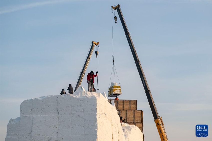 Harbin inicia construções de gelo no Mundo de Gelo e Neve