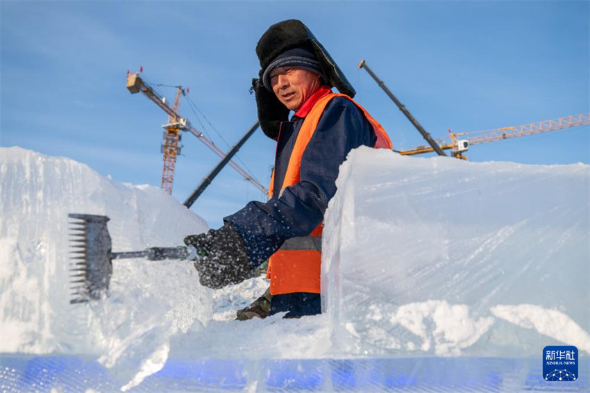 Harbin inicia construções de gelo no Mundo de Gelo e Neve