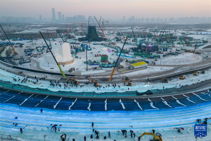 Harbin inicia construções de gelo no Mundo de Gelo e Neve