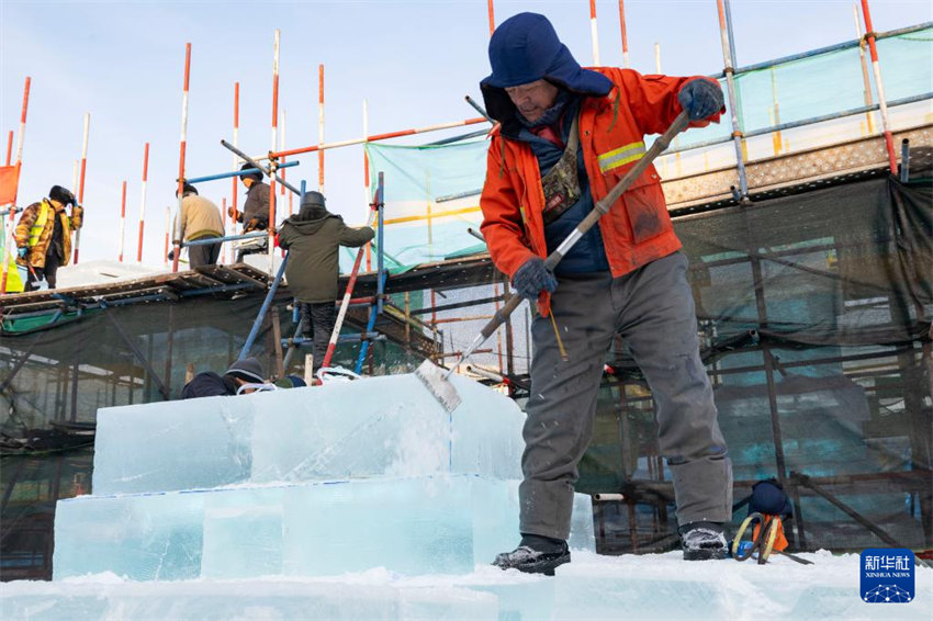 Harbin inicia construções de gelo no Mundo de Gelo e Neve