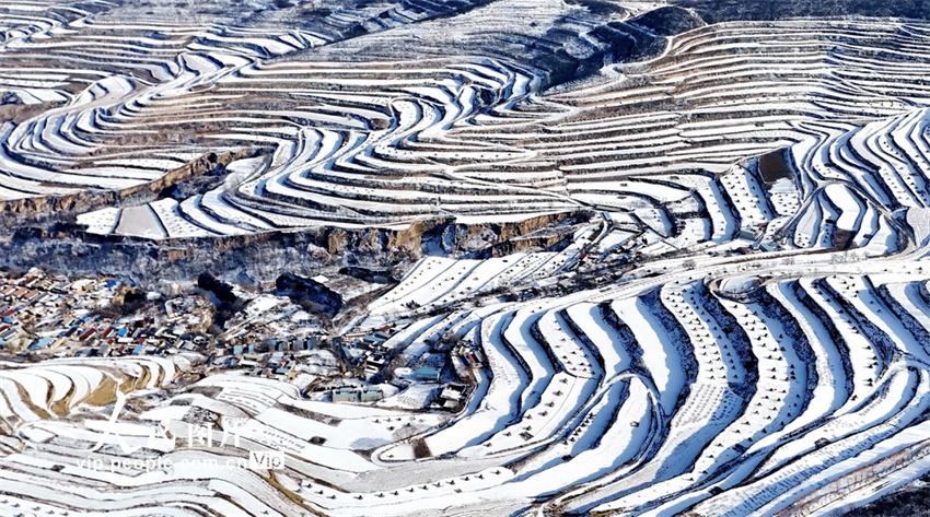 Galeria: paisagem dos terraços após queda de neve em Jingning, Gansu