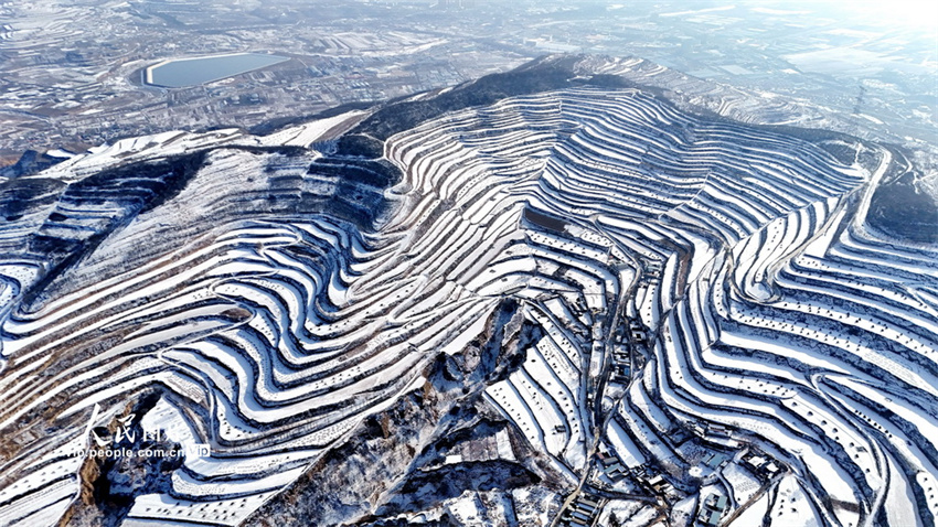 Galeria: paisagem dos terraços após queda de neve em Jingning, Gansu