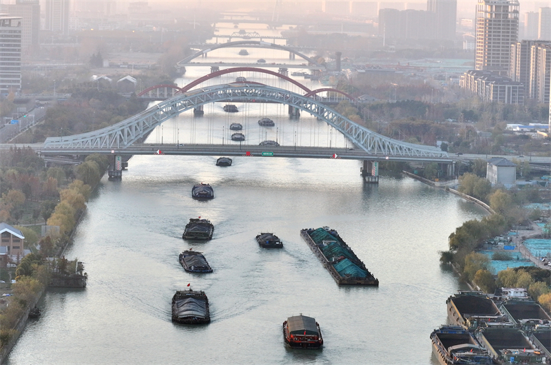 Grande Canal Beijing-Hangzhou vê movimentação intensa durante inverno