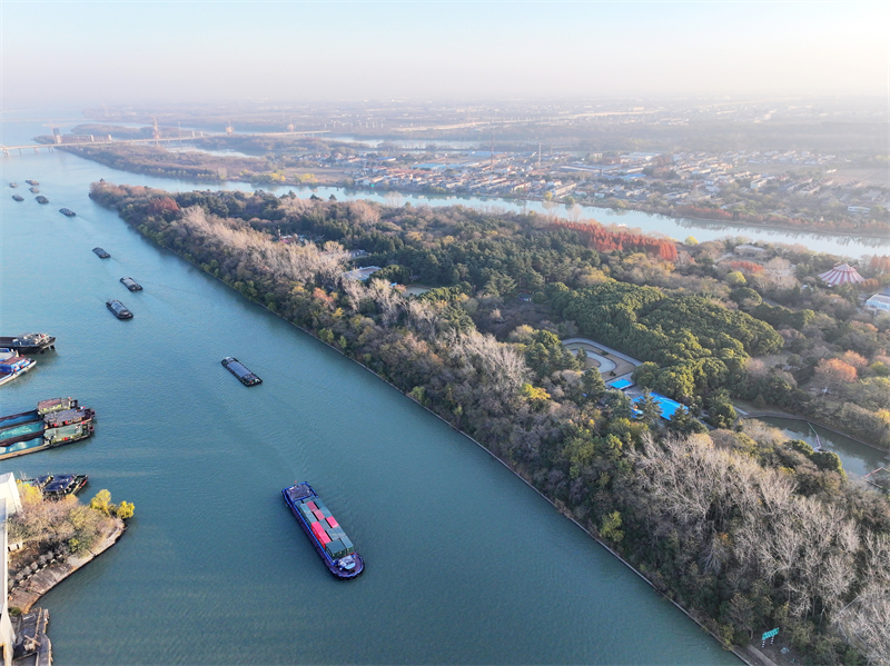 Grande Canal Beijing-Hangzhou vê movimentação intensa durante inverno