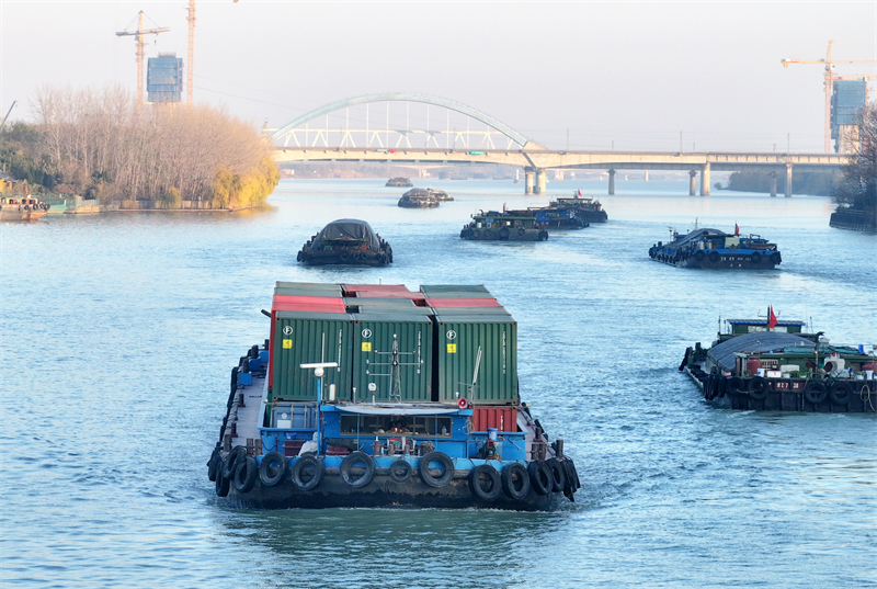 Grande Canal Beijing-Hangzhou vê movimentação intensa durante inverno