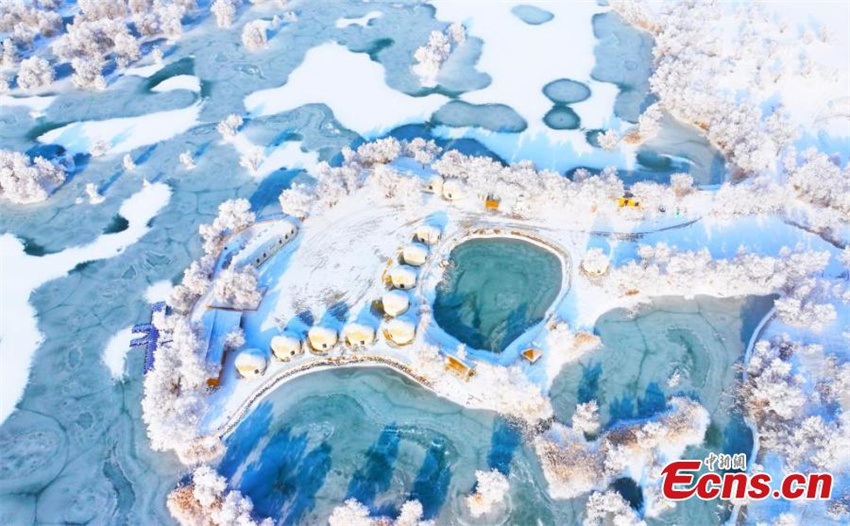 Galeria: dunas de areia se transformam em paraíso de inverno após neve em Xinjiang