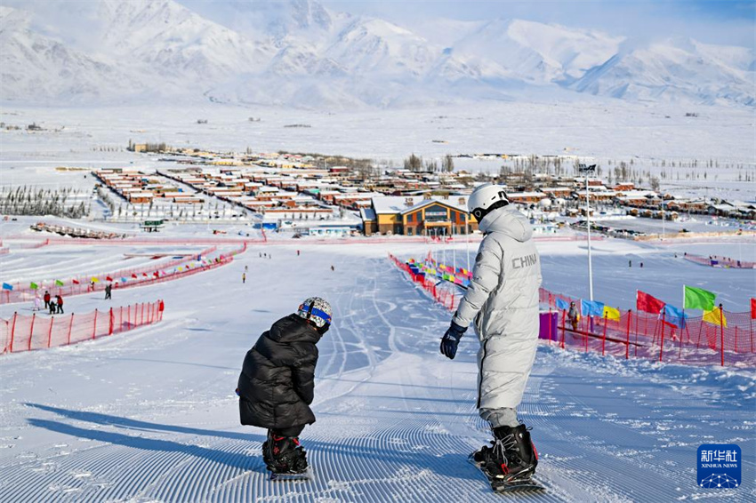 Xinjiang promove turismo com recursos geotérmicos únicos