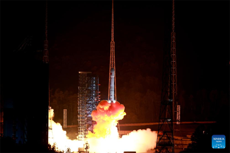 China lança satélite de teste para tecnologia de comunicação