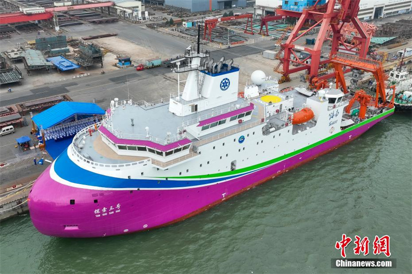 China entrega navio de pesquisa de alto mar desenvolvido por ela mesma