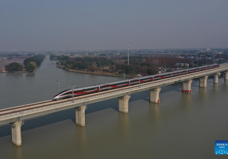 Nova ferrovia de alta velocidade fortalece a integração do aglomerado de megacidades do leste da China