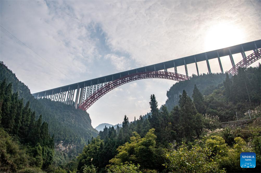 Novas seções da segunda via expressa Chongqing-Hunan são abertas ao tráfego público