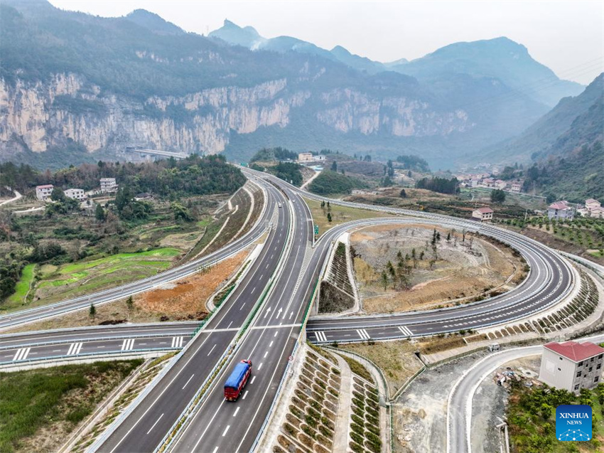 Novas seções da segunda via expressa Chongqing-Hunan são abertas ao tráfego público