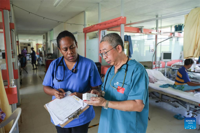 Médicos chineses prestam serviços após terremoto atingir Vanuatu