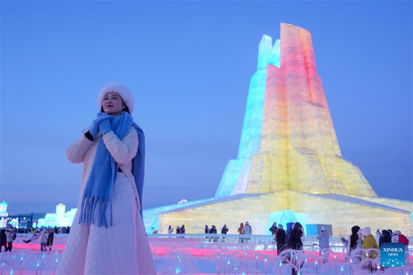 41º Festival Internacional de Gelo e Neve é inaugurado em Harbin