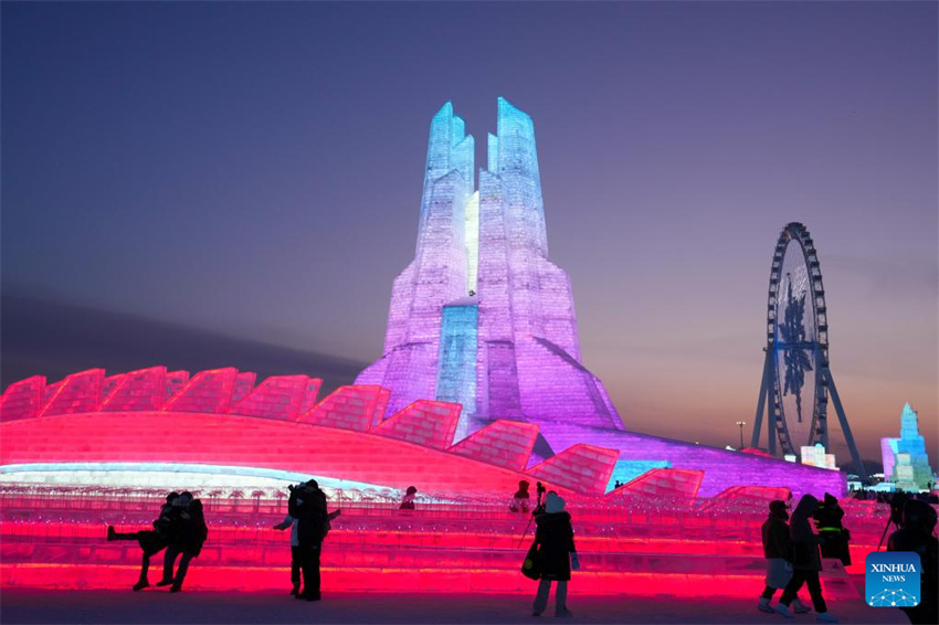 41º Festival Internacional de Gelo e Neve é inaugurado em Harbin