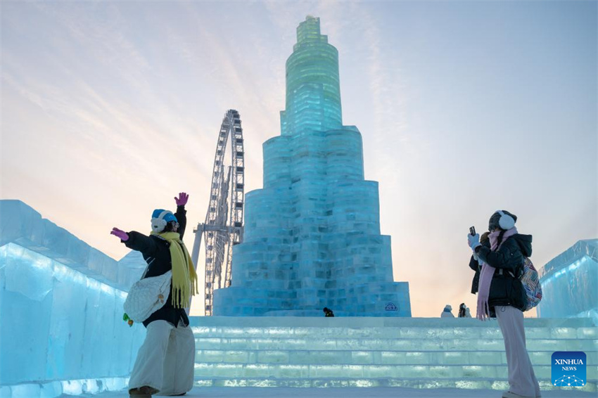 41º Festival Internacional de Gelo e Neve é inaugurado em Harbin