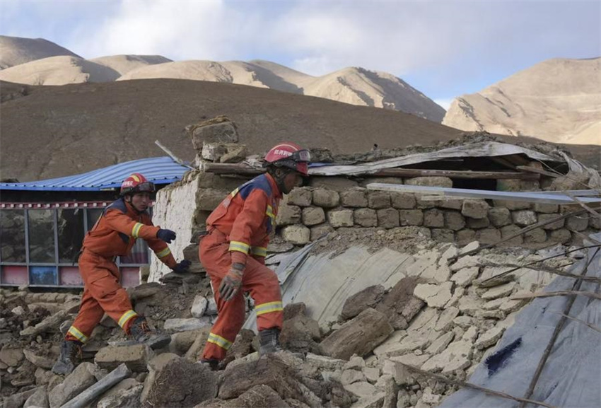 Terremoto em Xizang mata 126, esforço total de resgate em andamento