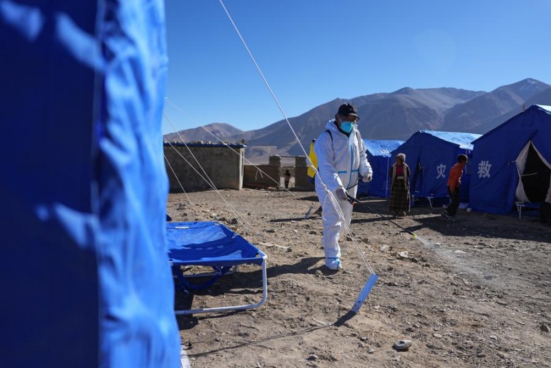 Equipes de resgate correm contra o tempo para lidar com as consequências do terremoto de Xizang