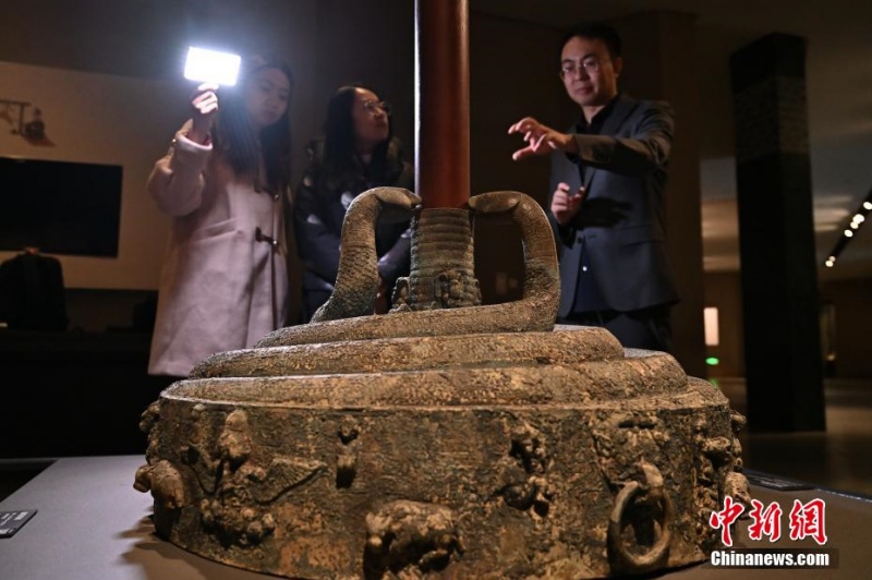 Relíquias com elementos de serpente no museu de Shanxi atraem visitantes