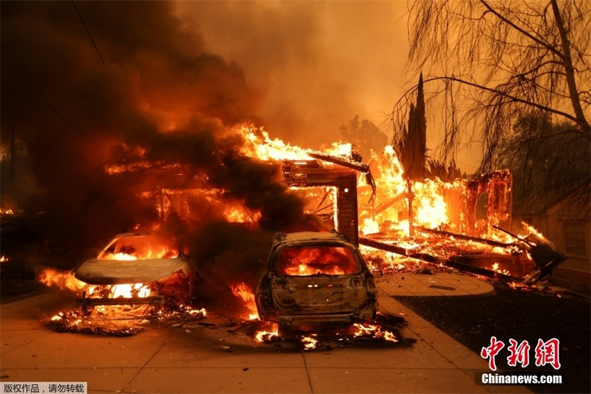 Incêndios florestais em larga escala varreram Los Angeles, EUA, e mais de 100.000 pessoas foram forçadas a evacuar