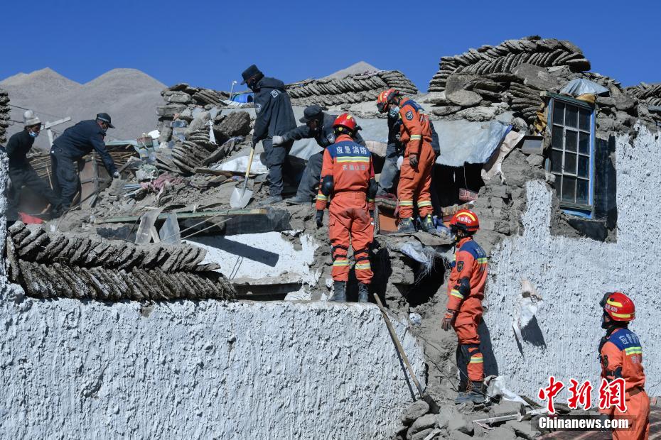 Limpeza pós-terremoto em Xizang ajuda população a recuperar pertences