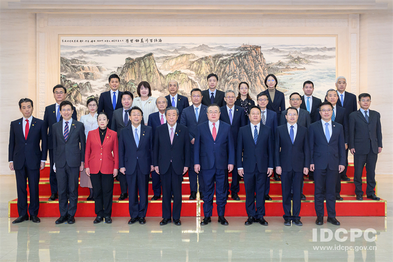 Partidos governantes da China e do Japão pedem maior intercâmbio interpartidário